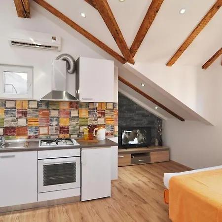 Center Gabriela Split